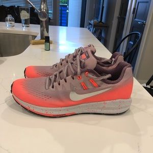 Women’s size 7 Nike running shoe